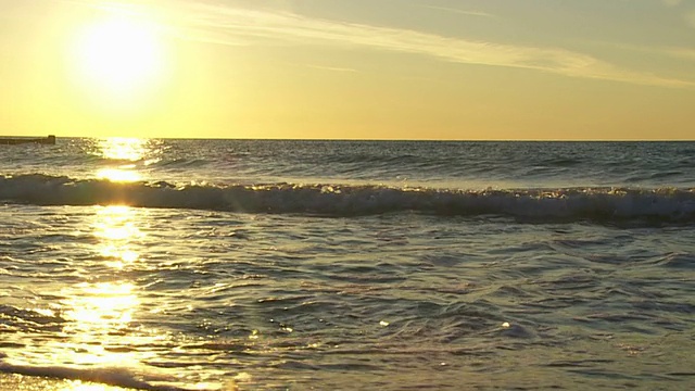 海上日落慢镜头视频素材