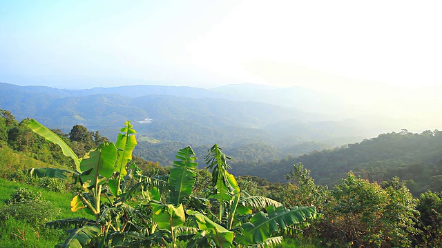 清晨的群山。视频素材