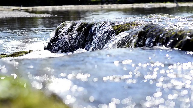 流水淙淙，水渠淙淙视频素材