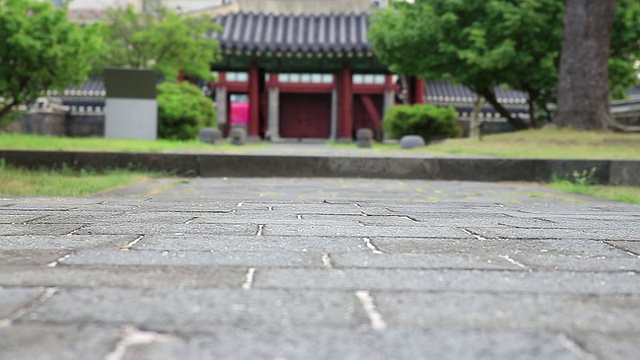 MS Footpath in Korean Traditional house /济州岛，济州岛，韩国视频素材