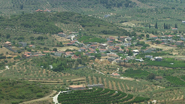 希腊伯罗奔尼撒半岛附近的Nafplio / Nafplio种植园鸟瞰图视频素材