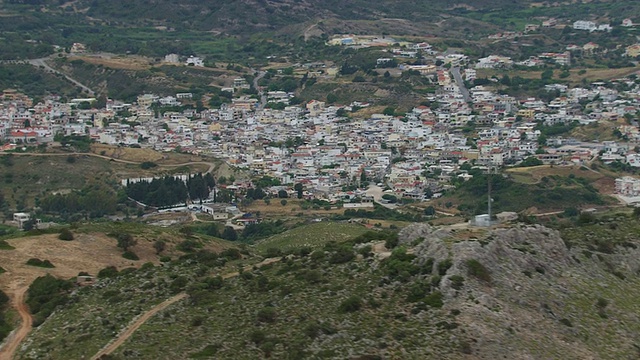 MS AERIAL拍摄于希腊，Dodecanese, Rhodes郊区房屋视频素材