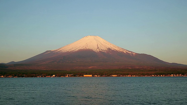 日出时的富士山/日本山梨县藤吉田视频素材