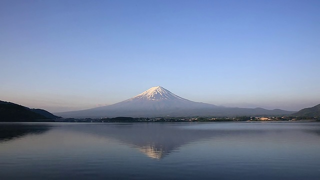 富士山和川口湖的蓝天/藤吉田，山梨县，日本视频素材