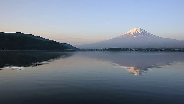 富士山和川口湖的蓝天/ Fujiyoshida，山ashi，日本视频素材