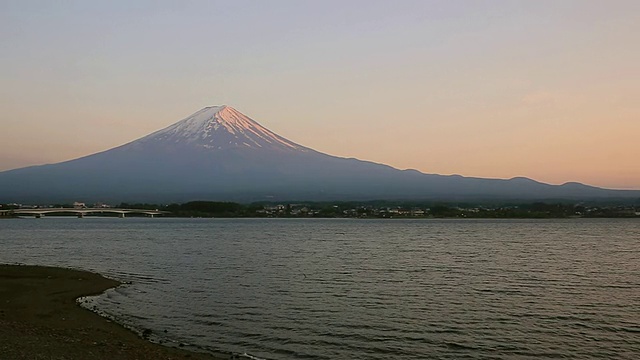 富士山和川口湖的夜景/藤吉田，山梨县，日本视频素材