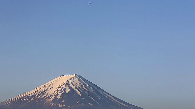 拍摄于富士山峰顶和飞鸟/藤吉田，山梨县，日本视频素材