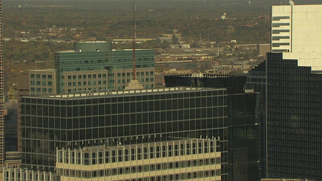 CU AERIAL TU ZO拍摄Forshay Tower和市中心建筑/明尼阿波利斯，明尼苏达州，美国视频素材