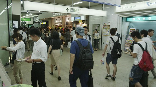 新宿车站高峰时刻视频素材