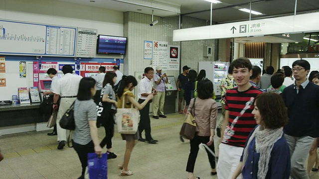 新宿车站高峰时刻视频素材