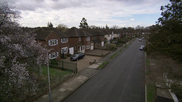 伦敦郊区的雷纳巷(Rayners Lane)，交通繁忙。高清。视频素材