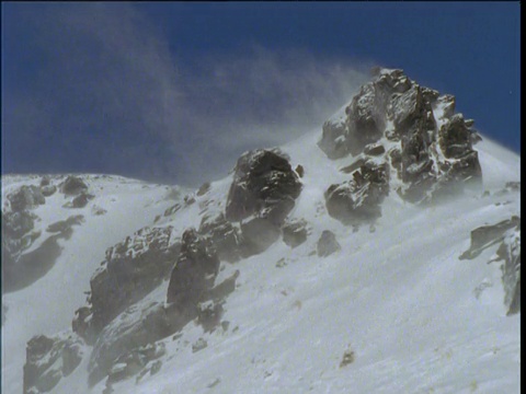 雪吹过雪峰，南阿尔卑斯山，新西兰南岛视频素材