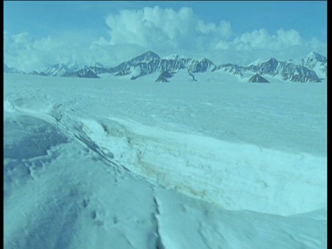 轨道上的雪景，育空视频素材