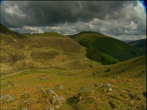 慢慢地放大到Cadair Idris Wales的斜坡视频素材