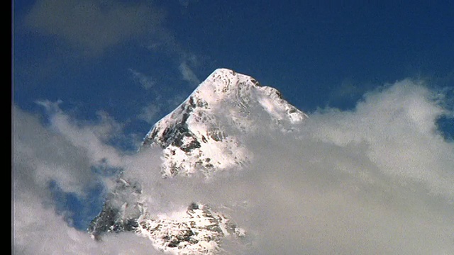 时间流逝云部分遮挡雪峰/瑞士视频素材