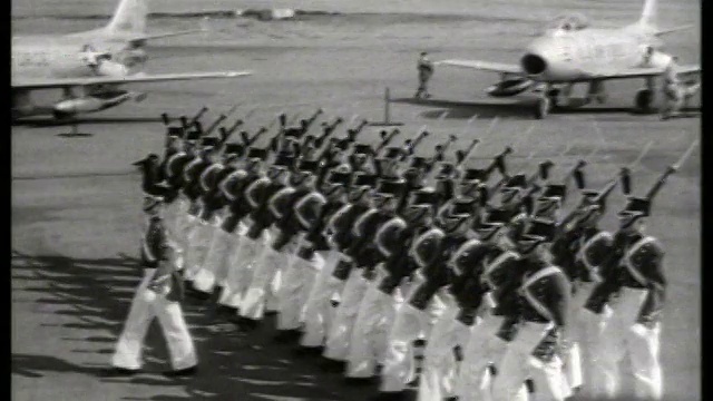 1950年美国陆军士兵列队行进/丹佛劳瑞空军基地/ SOUND视频素材