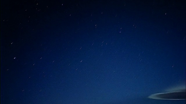 时间流逝云+夜晚的星场视频素材