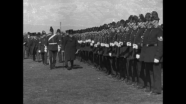 1901年在伯奇菲尔德公园进行的警方年检视频素材