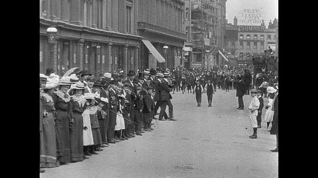 1902年在伯明翰的男孩旅的教堂游行视频下载