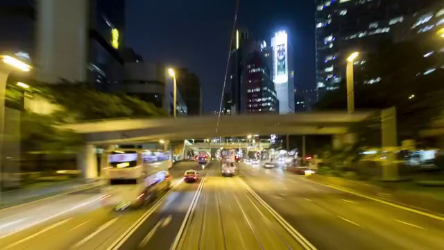 中国香港，从一辆高速行驶的有轨电车上看到的景象视频素材