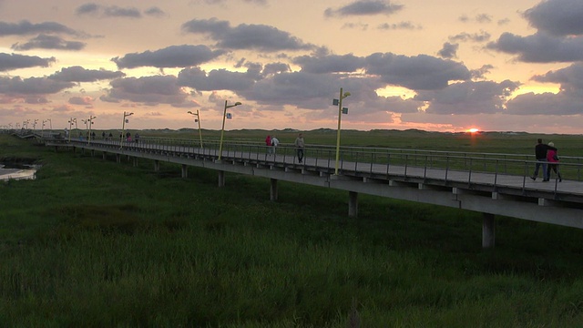 夕阳西下，北海北弗里斯兰，圣彼得奥尔丁，石勒苏益格荷尔斯泰因，德国视频素材