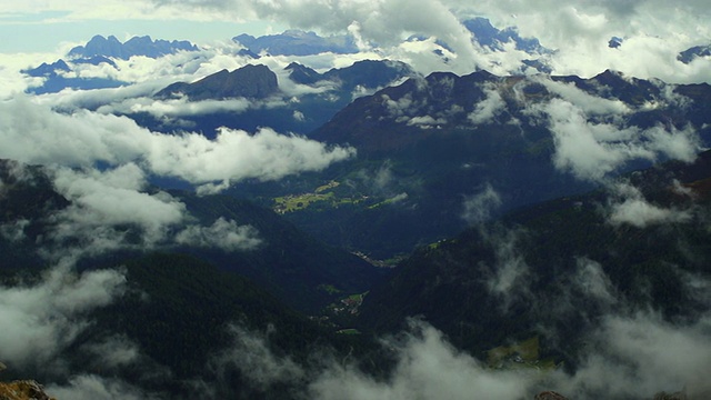 高山区的恶劣天气视频素材