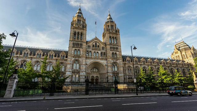 伦敦- CIRCA 2013: Hyperlapse, Hyperlapse, time lapse of Natura and History Museum in South Kensington视频素材