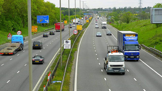 M1高速公路上的道路交通视频素材