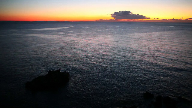 太阳在海上升起视频素材