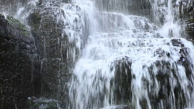 瓦基纳瀑布小道瀑布细节视频素材