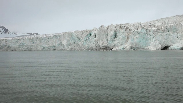 特写的埃斯马克冰川在伊默湾，伊斯峡湾，斯匹次卑尔根群岛，斯瓦尔巴特群岛视频素材