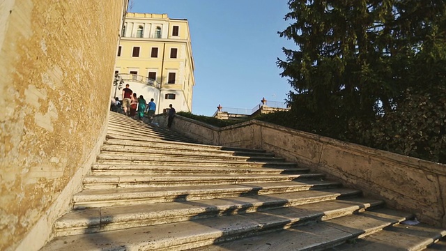 罗马Trinità dei Monti的西班牙台阶视频素材