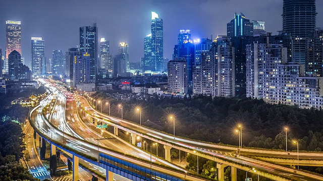 中国上海哈孜延安高架路夜行号视频素材