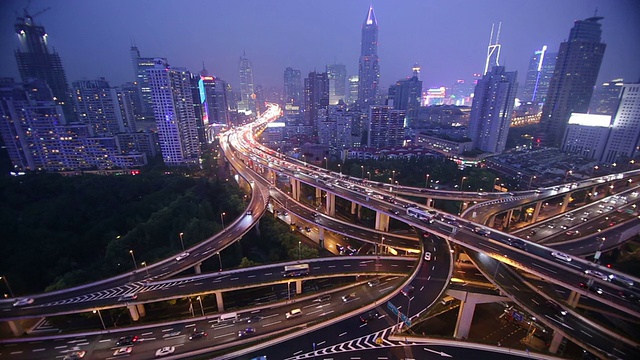 夜间上海高架路视频素材