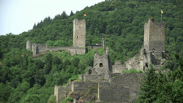 Manderscheid城堡/ Manderscheid，莱茵兰-普法尔茨，德国视频素材