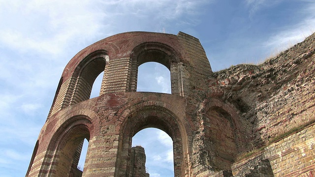 MS Shot of Kaiserthermen / Trier，莱茵兰-普法尔茨，德国视频素材