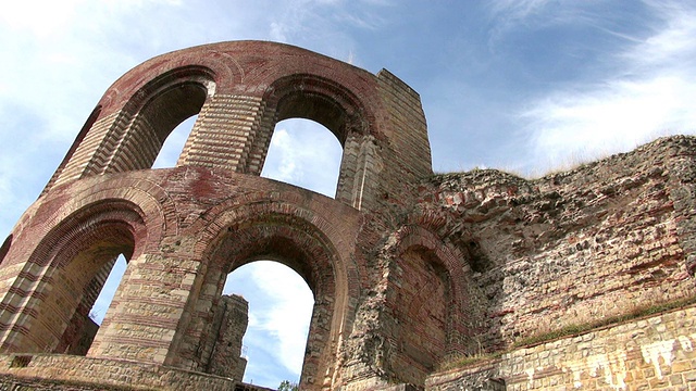 MS Shot of Kaiserthermen / Trier，莱茵兰-普法尔茨，德国视频素材