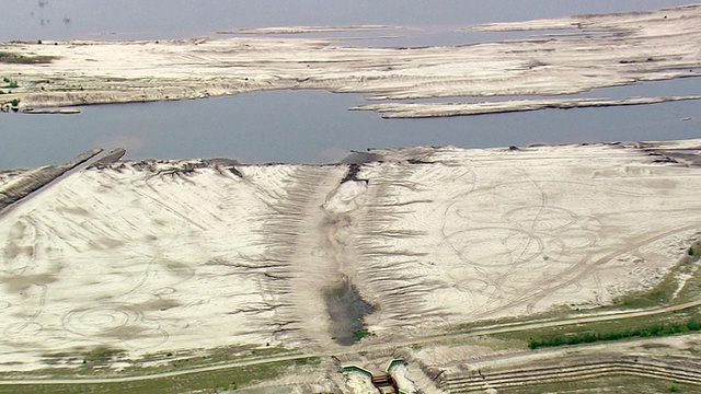 CU AERIAL ZO从老采石场/德国拍摄的湖泊视频素材