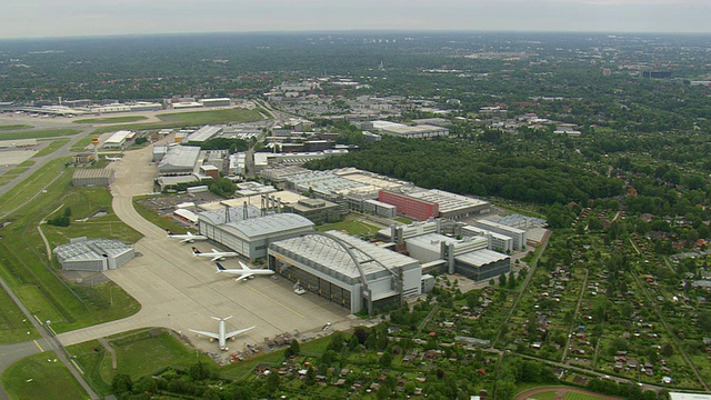 德国汉莎航空技术公司CU AERIAL ZO衣架视频素材