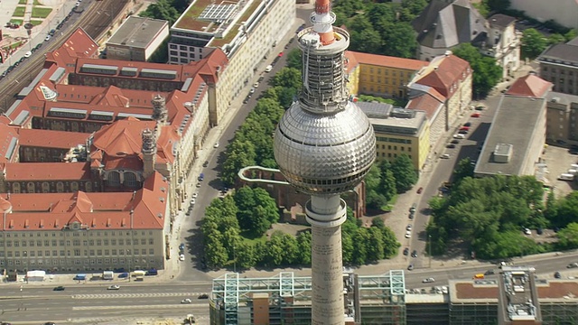 Fernsehturm亚历山大广场和柏林城的景观/德国视频素材