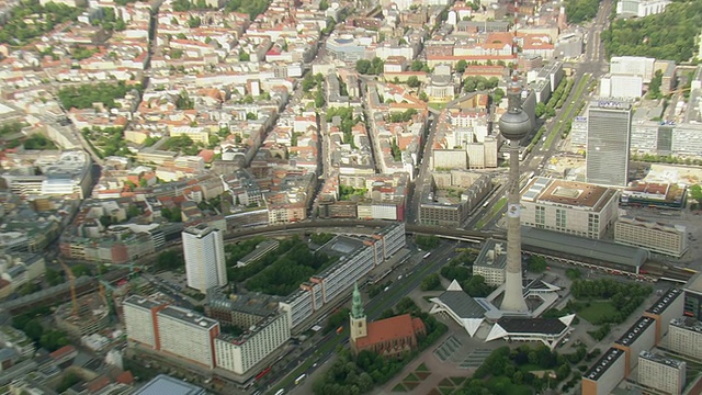 Fernsehturm亚历山大广场和柏林城的景观/德国视频素材