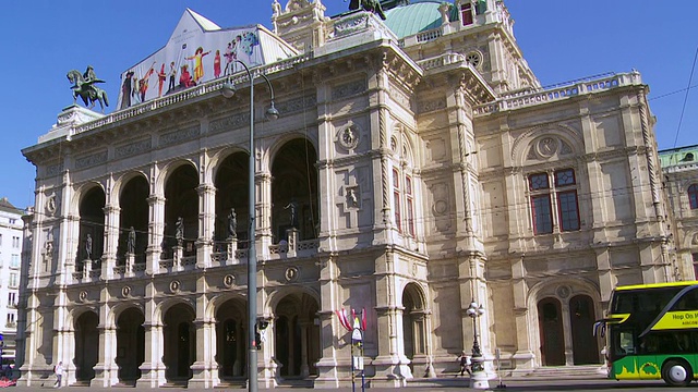 位于环城路上的维也纳国家歌剧院(Wiener Staatsoper)视频素材