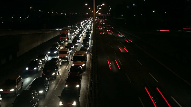 高速公路-夜间交通视频素材