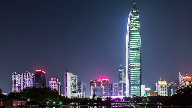 T/L WS LA PAN Kingkey 100和Shenzhen Skyline at Night /中国深圳视频素材