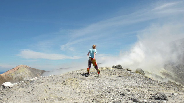 风之岛上的火山窝视频素材