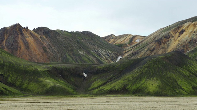 冰岛夏季山地景观视频素材