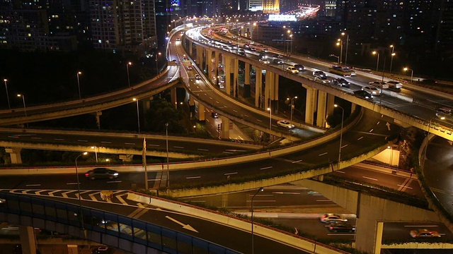 夜间上海高架路视频素材