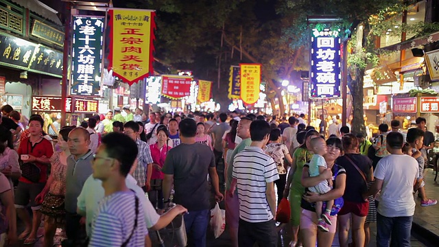 MS Market street at night /中国陕西西安视频素材