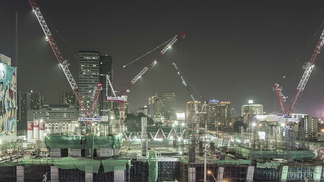 平移拍摄的建筑工地在城市，时间流逝视频素材