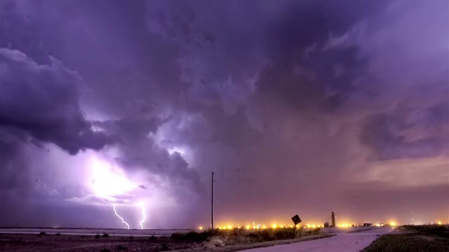 暴风雨临近城镇视频下载